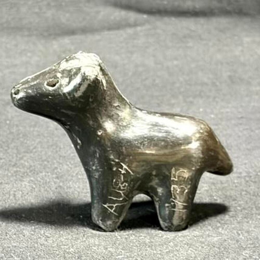 🚨 VINTAGE Miniature Inuit Blackware Pottery Animal Figurine Aug 4, 1935 🐶